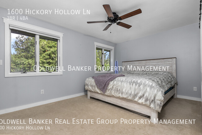 Building Photo - 1600 Hickory Hollow, Menasha