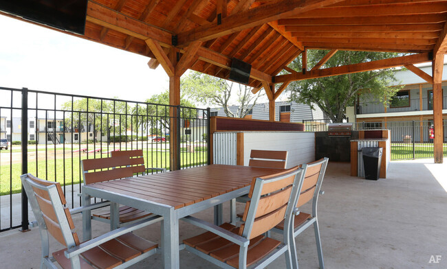 Building Photo - 2101 Harvey Mitchell Pky S