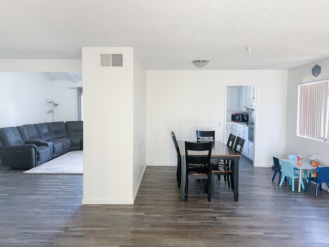 Dining area and family room (furnishings not included) - 25770 Mariposa St