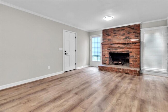 Building Photo - 4497 Glenforest Dr NE