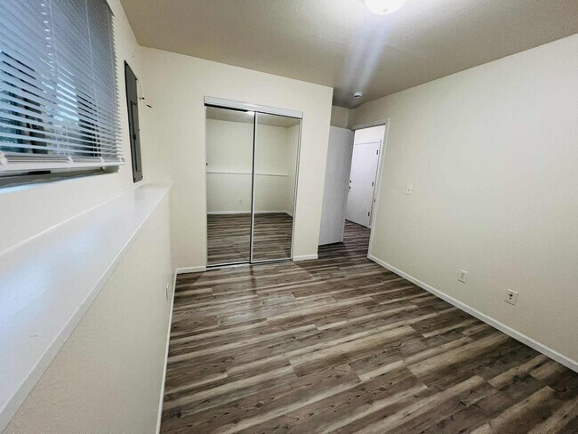 Building Photo - KHR-2708-48-S