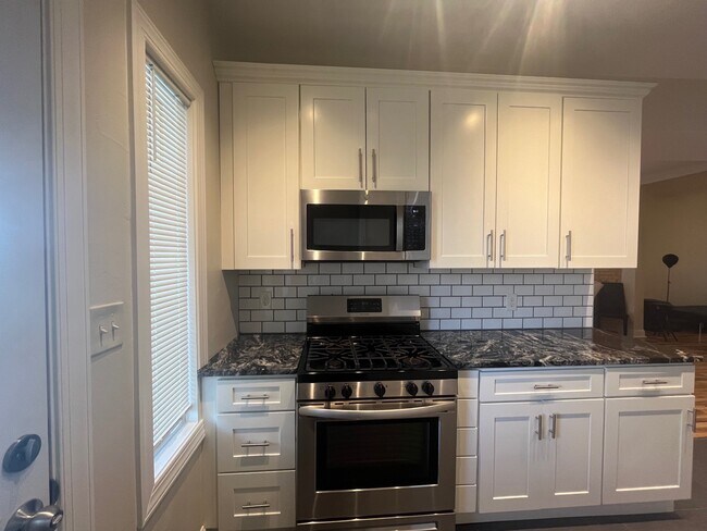 Building Photo - 350 Melwood Ave