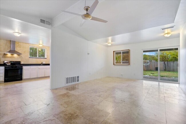 Building Photo - Amazing lot, this 2 bedroom home is updated and move in ready! A must see!