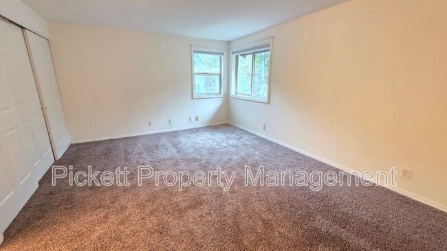 Building Photo - 565 NW Carolyn Ln