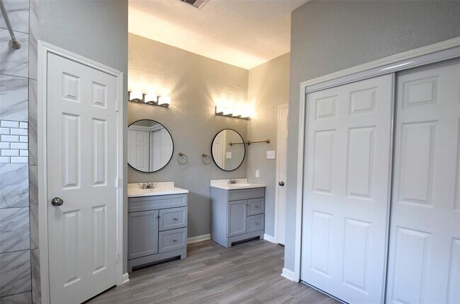 Building Photo - 2910 Walnut Springs Dr