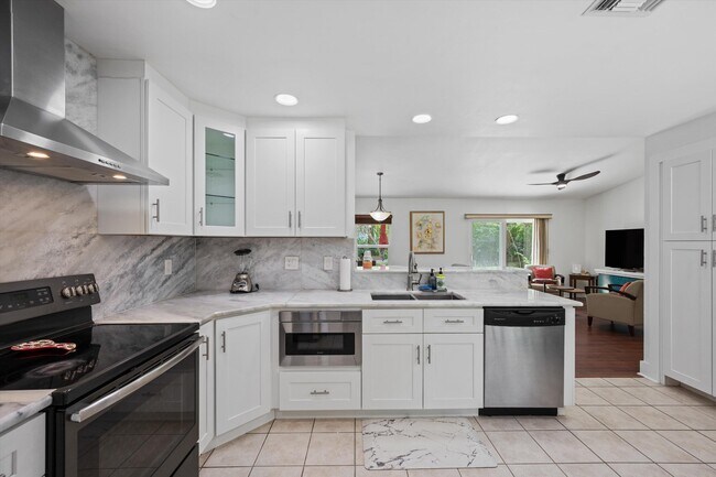 Building Photo - 14122 Citrus Dr