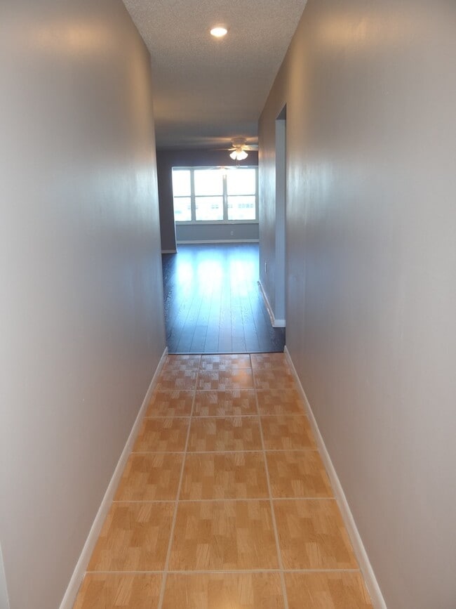 Building Photo - 6025 Shore Blvd S