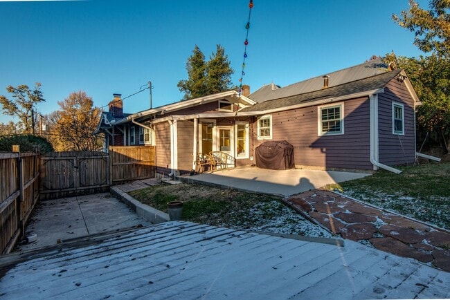 Building Photo - 1504 Fatherland St