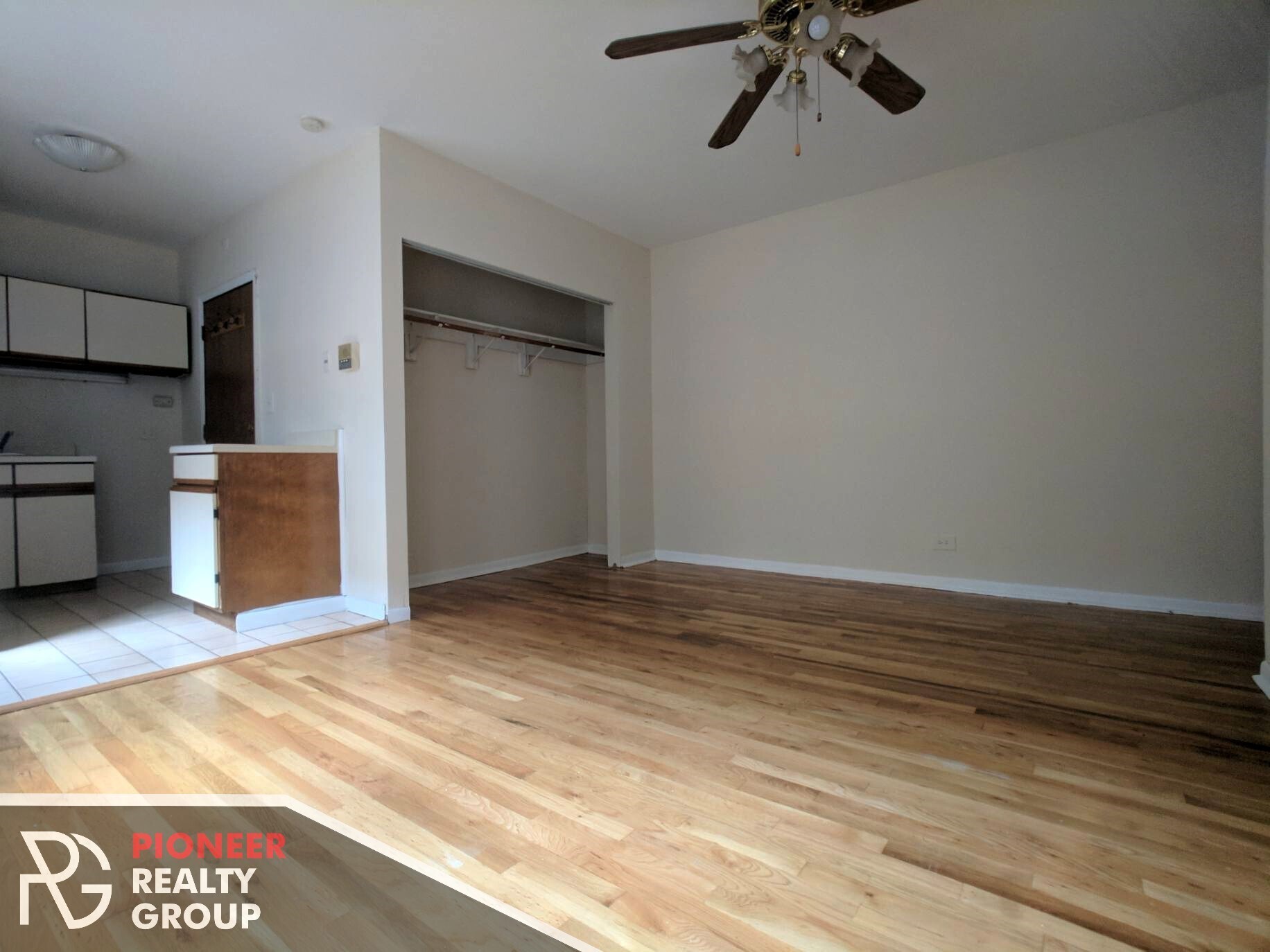 Building Photo - 811 W Cornelia Ave