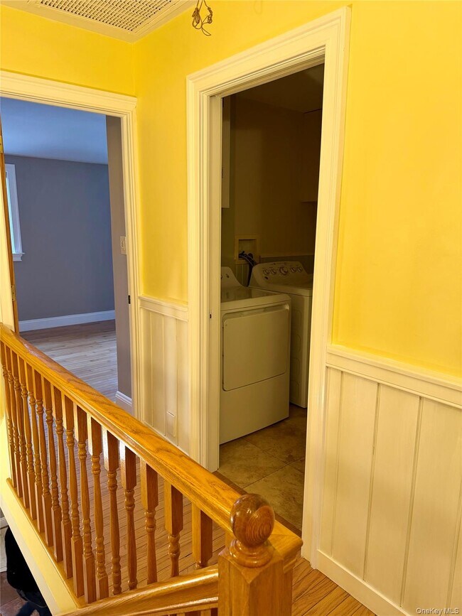 Building Photo - 125 Hill Spur