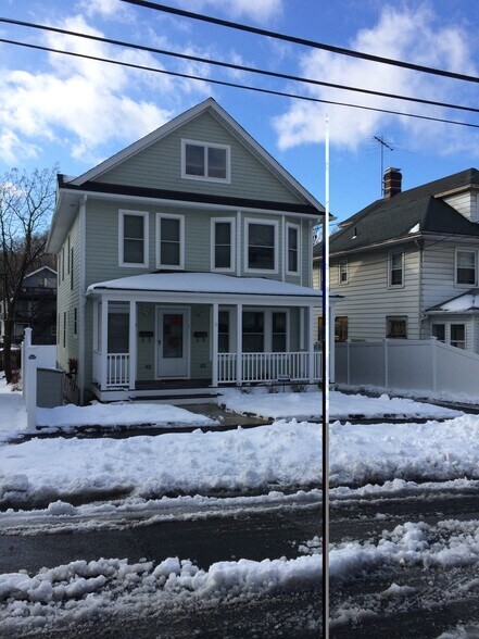 Building Photo - 17 Lincoln Ave