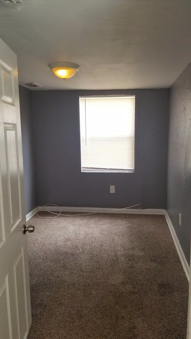 Building Photo - Cozy 3/1 House