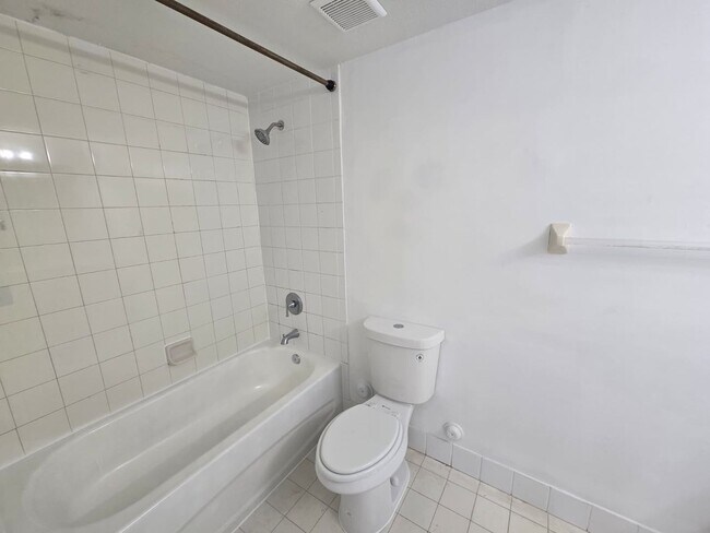 Building Photo - 3 Bedroom Townhome in West Palm Beach