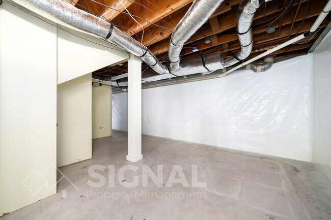 Building Photo - 5620 8th Ave S