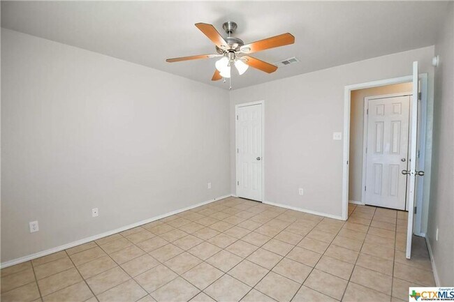 Building Photo - 1102 Leah Dr