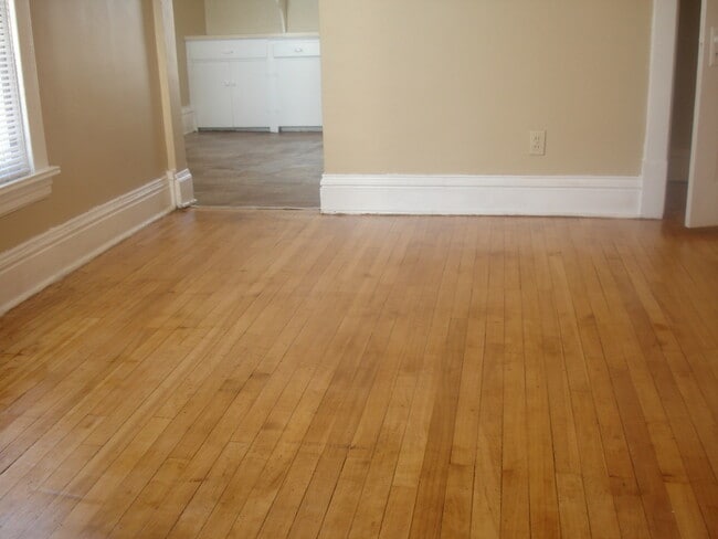 Building Photo - 206 Burr