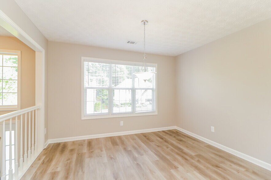 Building Photo - 2975 Northcliff Dr