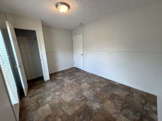 Building Photo - 2-Bed Mobile Home | Water, Trash & Lawn Care Included!