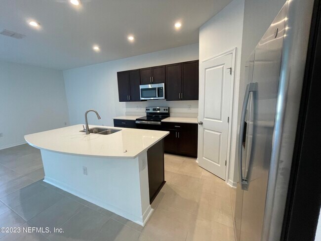 Building Photo - 13092 Bachara Wy