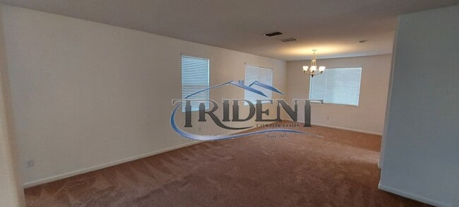 Building Photo - Beautiful 5 bedroom, 3 bath house