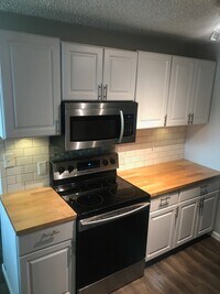 Building Photo - 924 Shorewood Dr