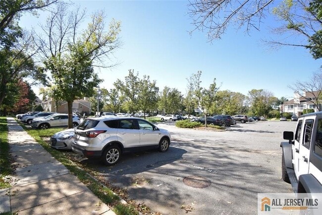 Building Photo - 49 Farnham Square