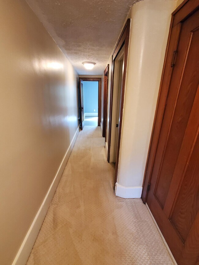 Building Photo - 420-422 Cedarwood Terrace