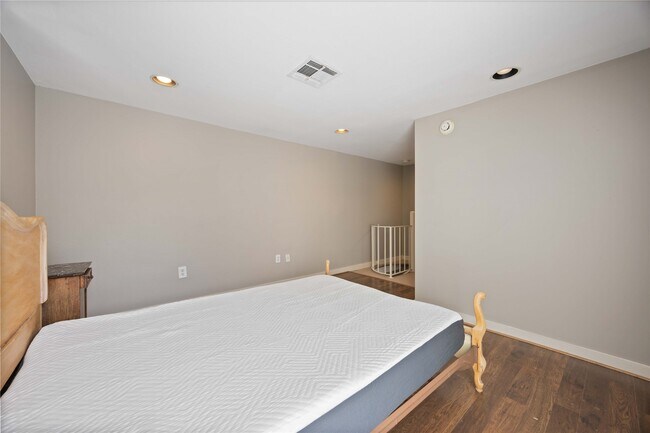 Building Photo - 1711 Wentworth St