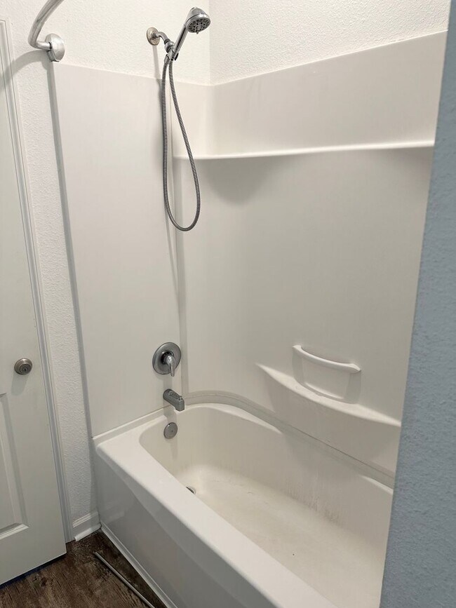 Building Photo - $1,000 Move In Special!!  Private Back Yar...