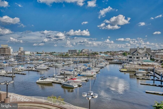Building Photo - 100 Harborview Dr
