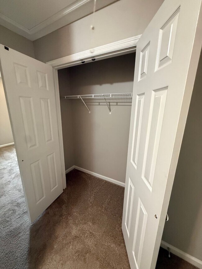 Building Photo - Spacious 2 Bedroom Duplex Near MTSU!