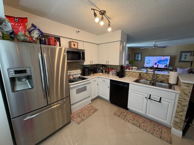 Building Photo - 123 Yacht Club Way