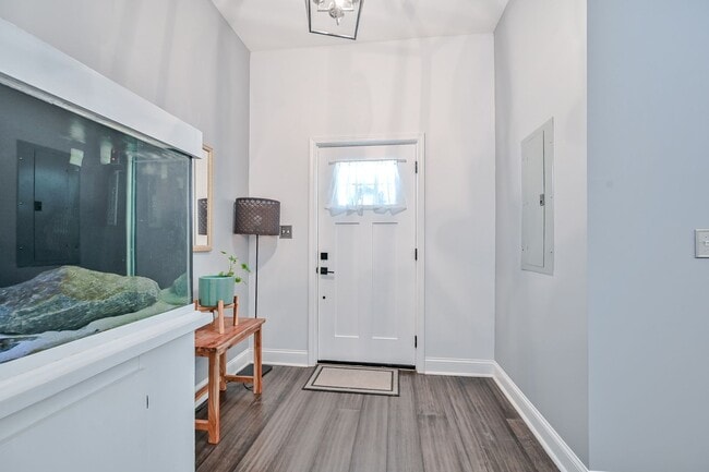 Building Photo - 3 Bedroom 2 Bath Steps near Beltline