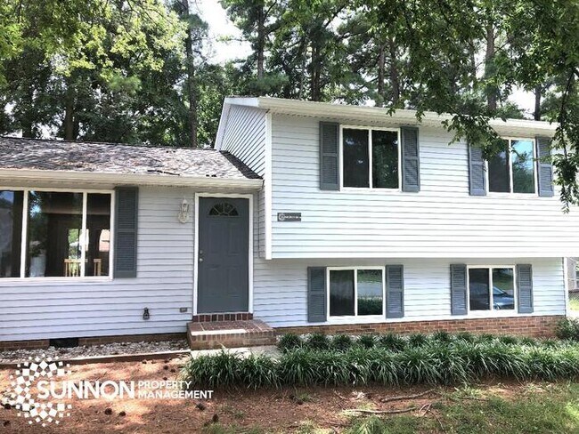 Building Photo - 4BR 2BA Renovated to perfection!