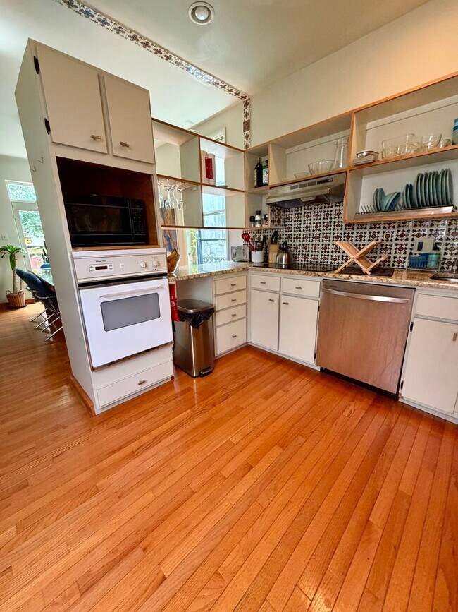 Building Photo - Stunning 4-Bedroom Home Nestled in Spruce Hill! Available in Mid-August!