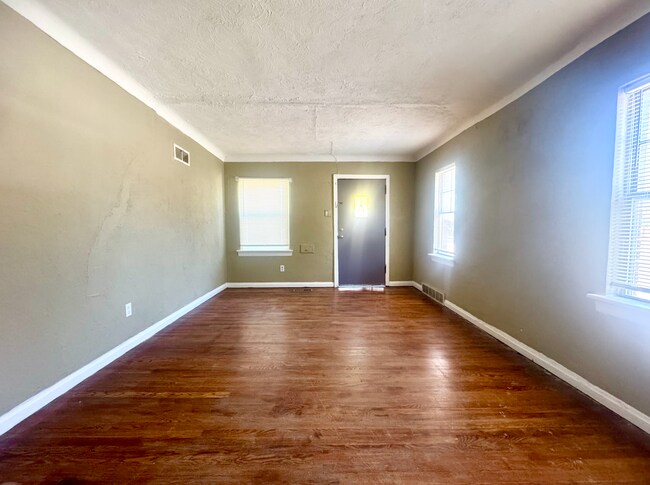 Building Photo - SECTION 8 IS GLADLY ACCEPTED 3 Bed 1.5 Bath With 2 Car Detached Garage