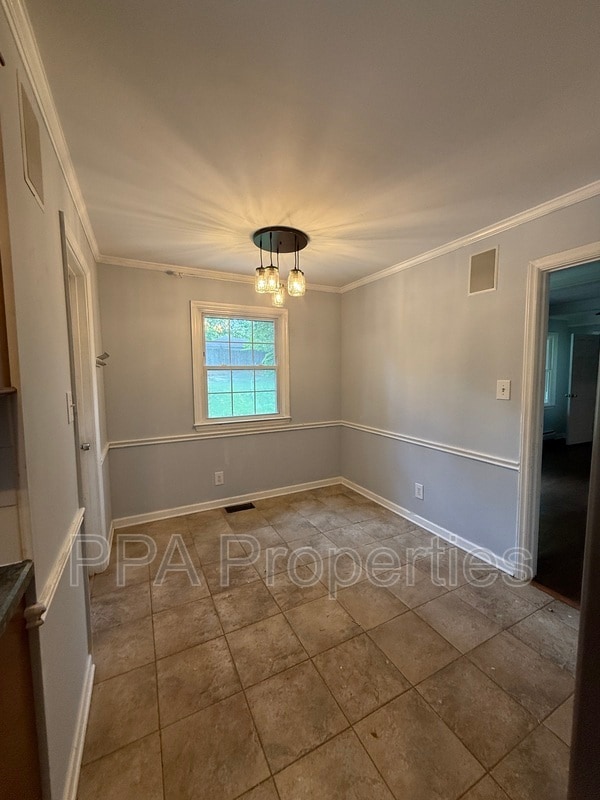 Building Photo - 2115 Churchill Dr