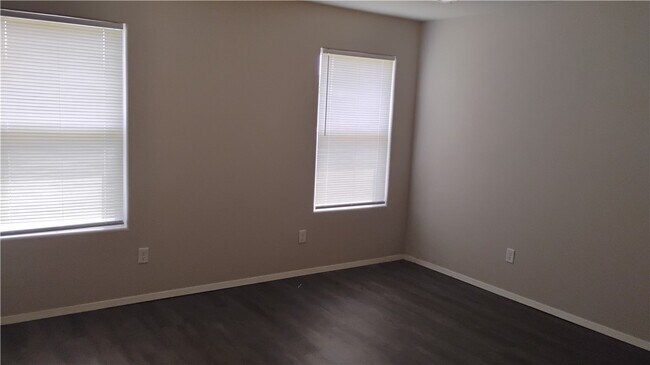 Building Photo - 1701 Forest Dr