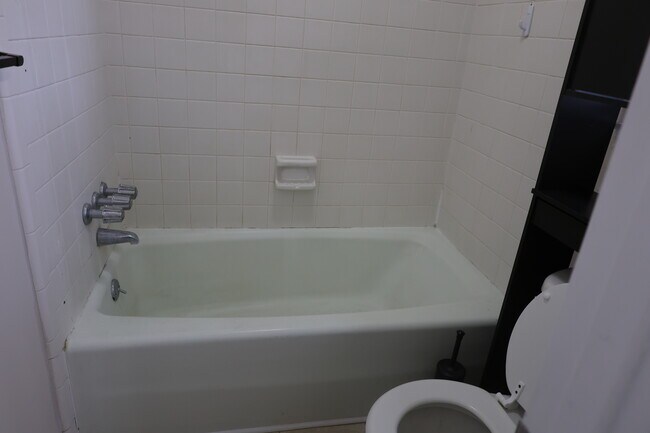 Building Photo - 214 Oakleaf Dr