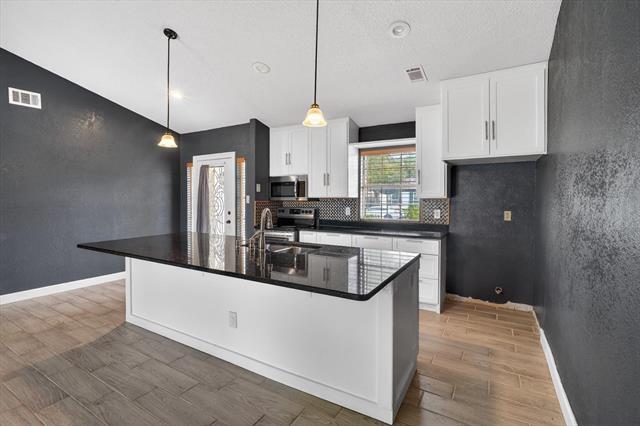 Building Photo - 7009 Shadow Bend Dr