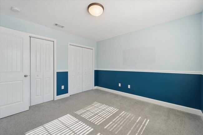 Building Photo - MOVE-IN READY! (Pet Friendly)