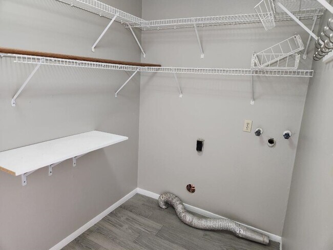 Building Photo - 2322 Deer Valley Dr
