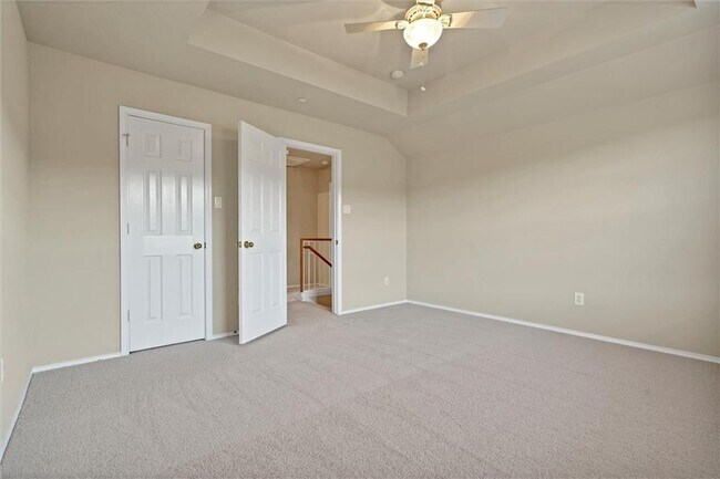Building Photo - 9201 Brodie Ln