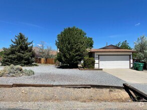 Building Photo - Cute 3 bedroom, 2 bathroom available in Sp...