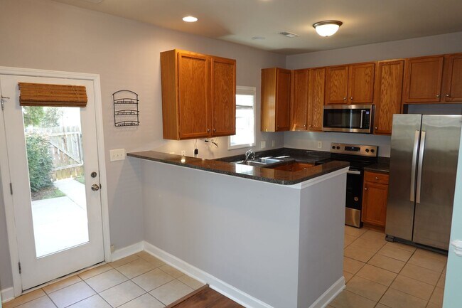 Building Photo - 3 Bedroom in Huntersville with Fenced Back...