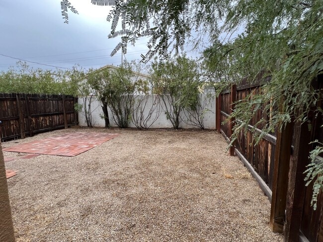 Building Photo - 2809 N Cherry Ave