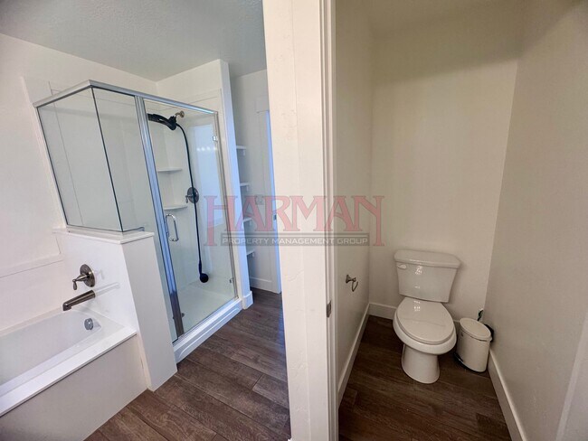 Building Photo - 1008 E 120 S