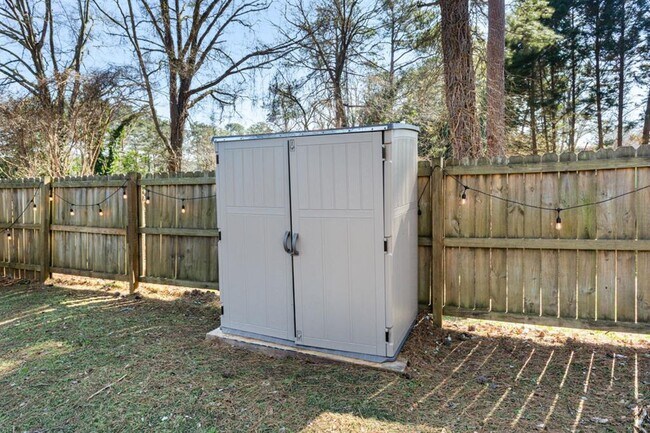 Building Photo - 640 Quillian Ave