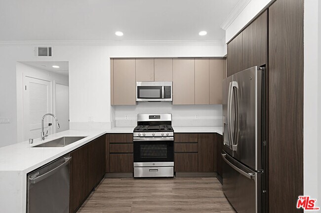 Building Photo - 6144 Whitsett Ave
