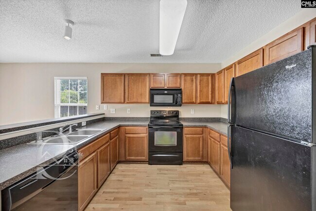 Building Photo - 80 Crossfox Ct